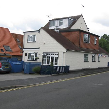 Penryn Guest House, Ensuite Rooms, Free Parking And Free Wifi Stratford-upon-Avon Exterior photo
